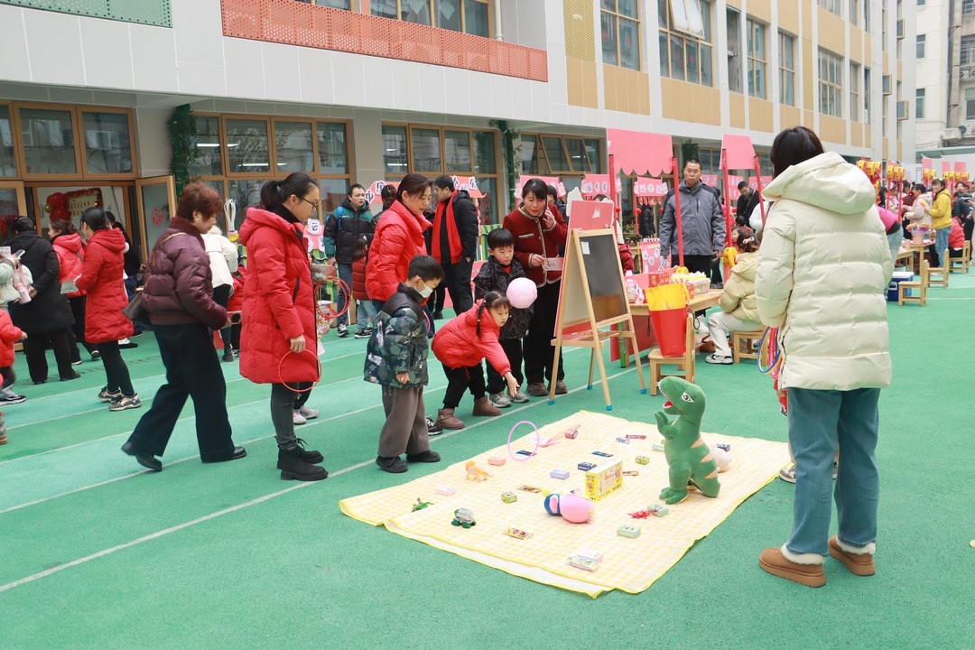 武陵區(qū)高山街幼兒園舉辦“金蛇賀歲 歡喜廟會”新年廟會活動