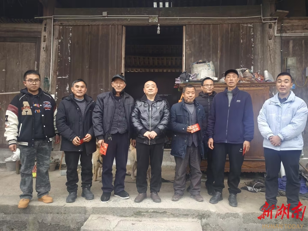 龙山县内溪乡九年制学校:元旦情深,暖心慰问退休教师