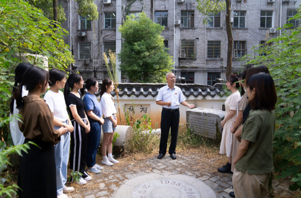 理论·智库丨高校提升思想政治理论课引领力的路径