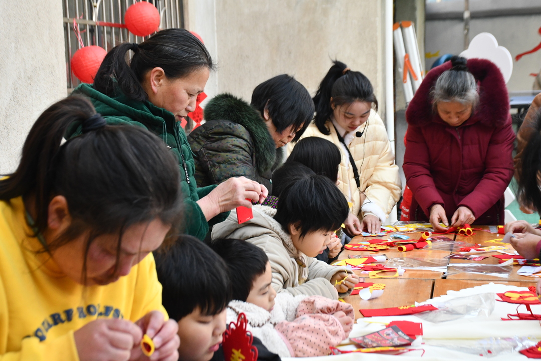 新邵縣特殊教育學(xué)校：親子同歡樂，餃子迎新年