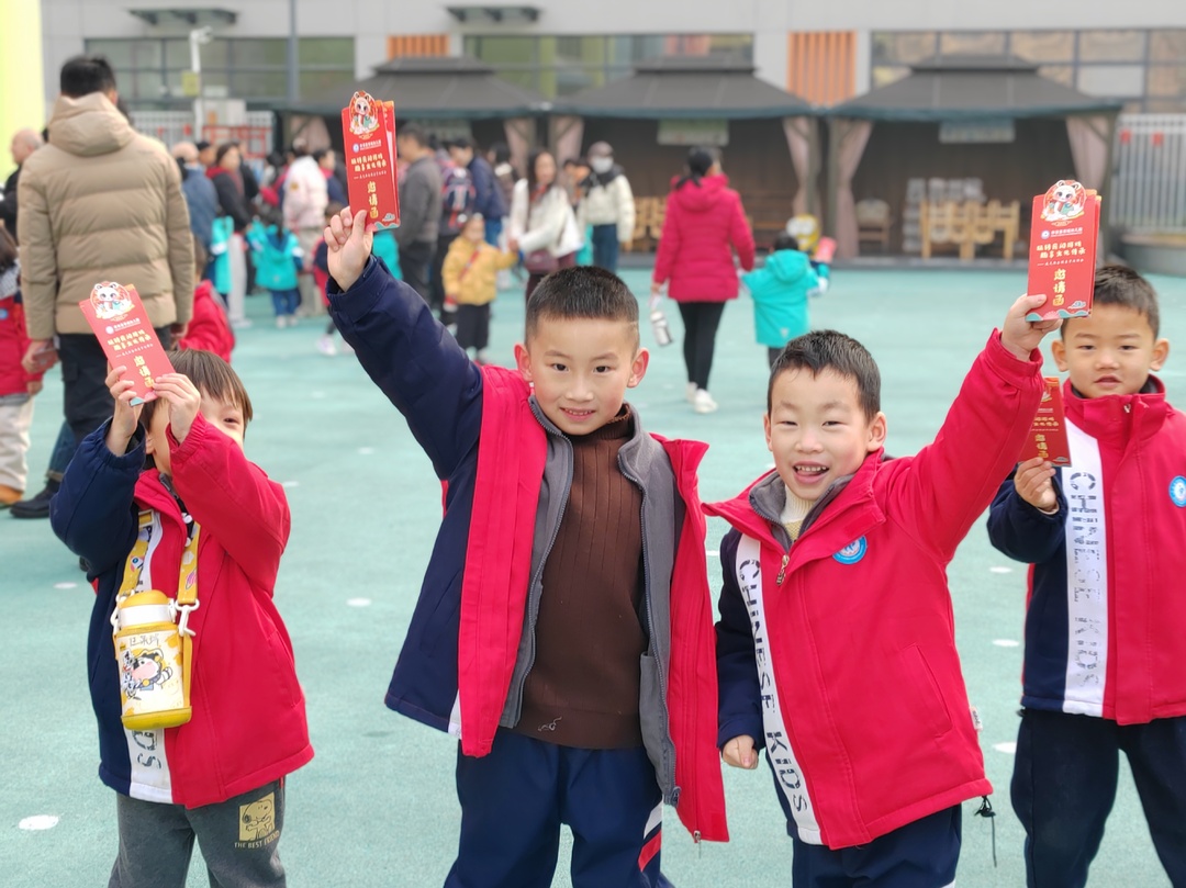 “玩轉(zhuǎn)民間游戲，趣享文化傳承”——華容縣容城幼兒園舉辦親子新年游園會(huì)