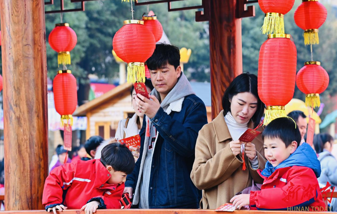 益陽市資陽區(qū)中心幼兒園開展新年廟會活動