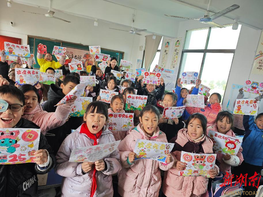 沅江市四季紅鎮(zhèn)中心小學：妙筆生花繪祝福 異彩紛呈賀新年