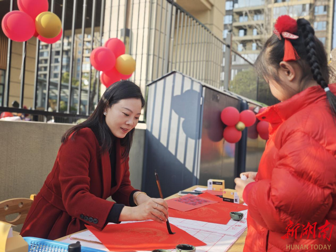 萌娃逛集市 歡樂中國年——懷化市鶴城區(qū)第三幼兒園舉辦年貨大街活動