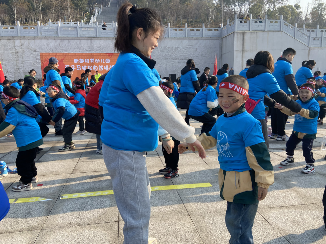 新邵縣機(jī)關(guān)幼兒園舉辦“慶元旦”親子馬拉松自然挑戰(zhàn)賽