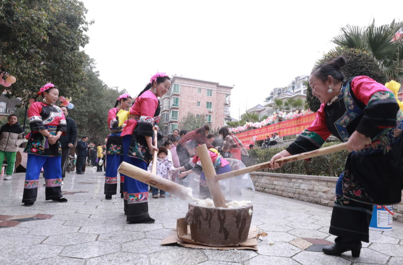 图片新闻 | 吉首庆元旦，小区年味浓