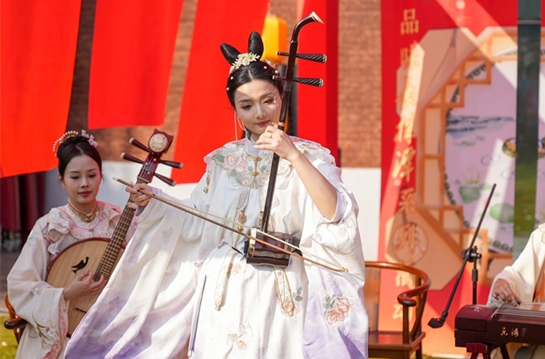 Traditional Cultural Activities Held to Celebrate New Year's Day