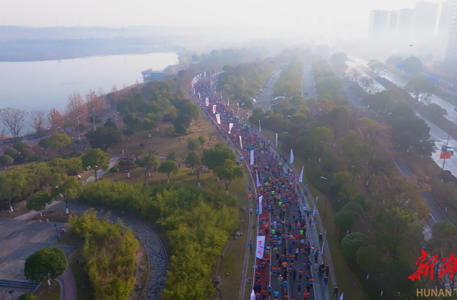 “新年馬”在松雅湖激情開跑，5000名跑友與風(fēng)競(jìng)速