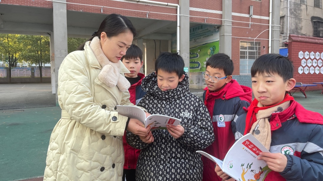 赴诗词盛宴，绘经典童年——汉寿县东正街小学举办诗词过级暨书画展活动