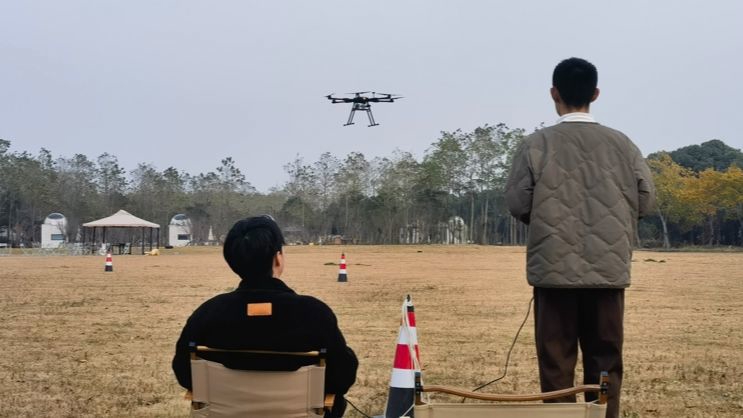 上海建筑師外賣員城管，都在考無人機(jī)“飛手”執(zhí)照，一機(jī)構(gòu)報名者猛增五六倍