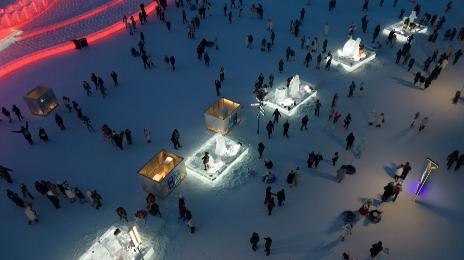 哈尔滨冰雪大世界将新增一组“冰马俑”