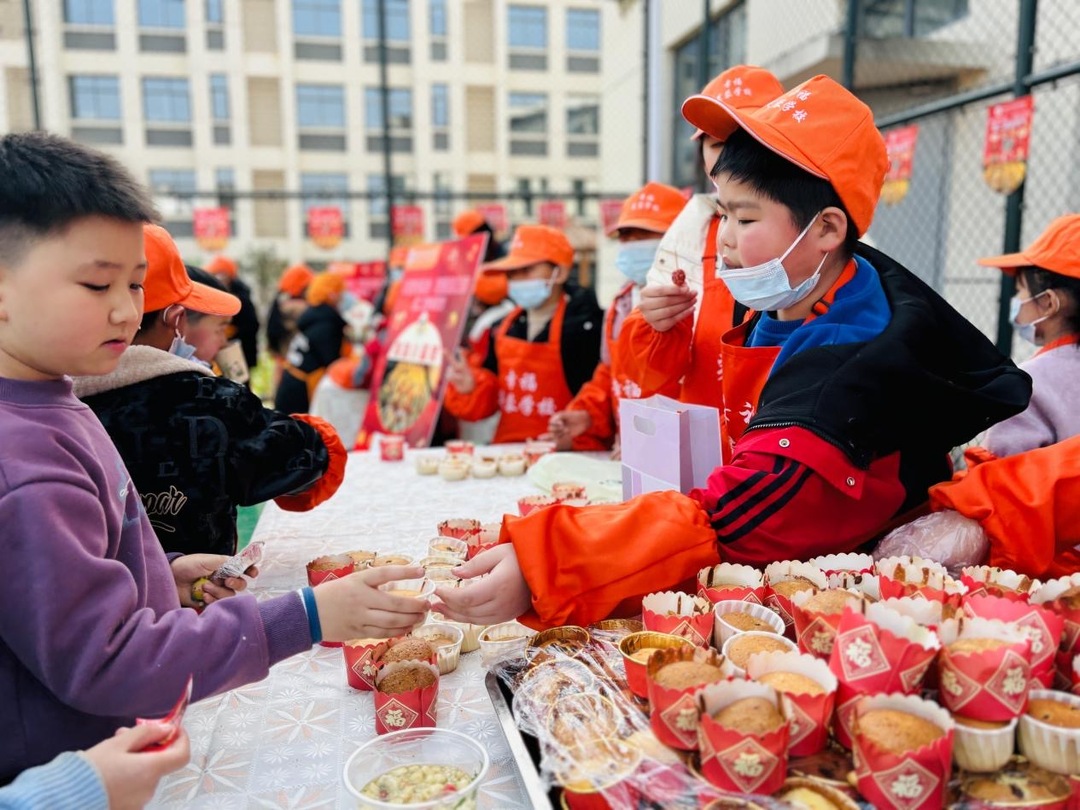 武冈市幸福芙蓉学校举行第二届校园美食节活动