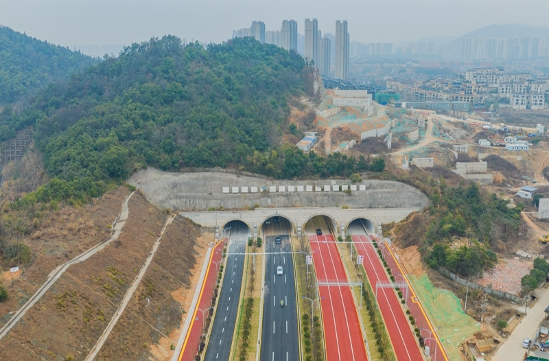 全国首创！四连拱长沙观音岩隧道通车