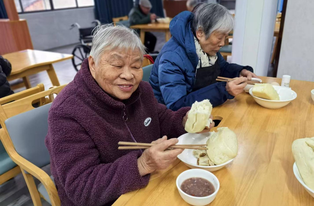 益阳赫山：新春送温暖 “腊八”情更长