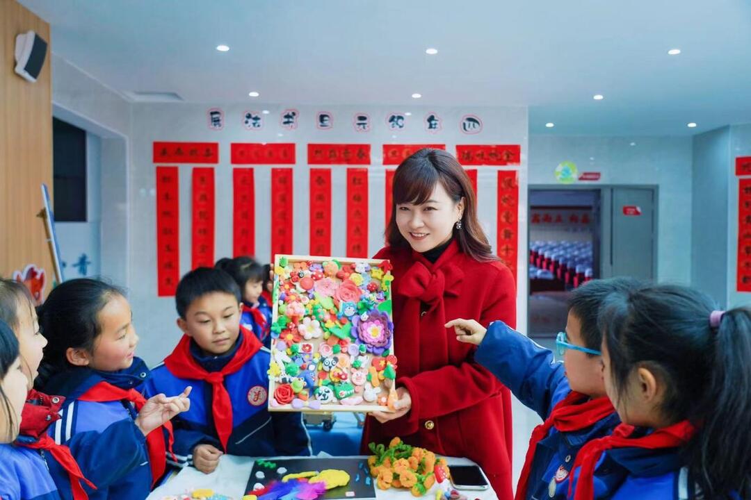 娄底大科小学举办学生作品艺术展