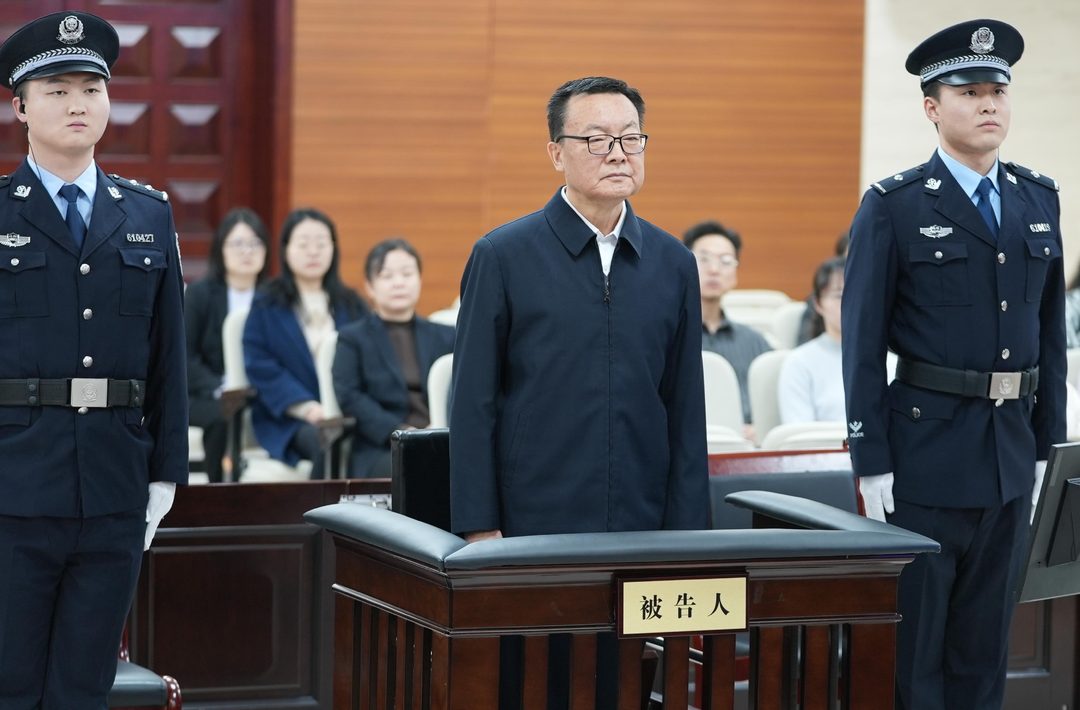 新疆维吾尔自治区党委原副书记李鹏新受贿案一审开庭