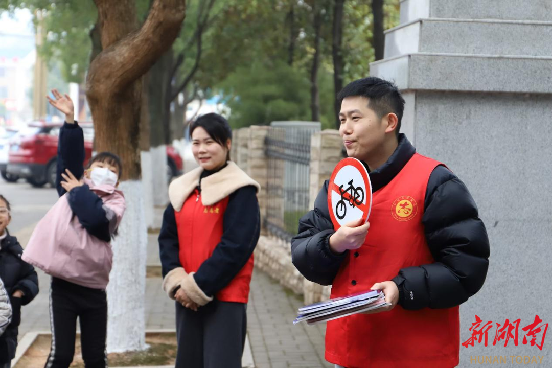 石门县联合举办呵护未成年人健康成长志愿服务活动