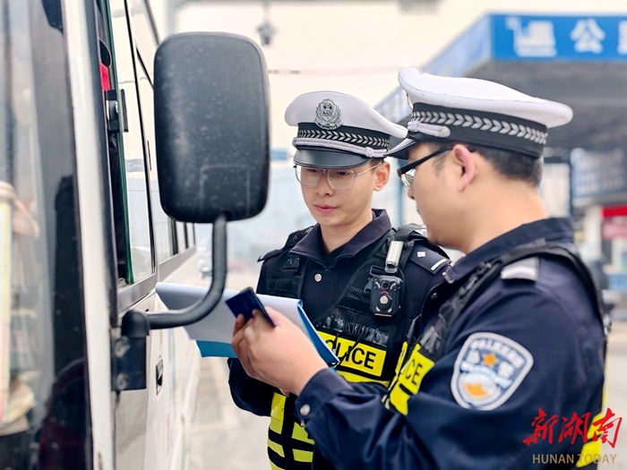 张家界交警一大队：全警忙春运 全力护畅安