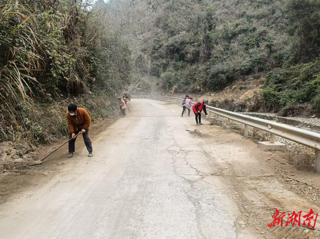 辰溪县谭家场乡：路域环境大治理 ，干净整洁迎新年