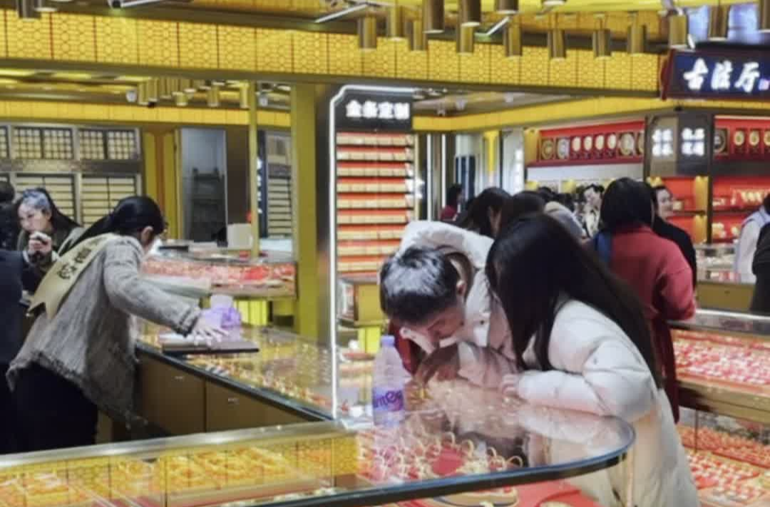 过年啦|金价现高位小幅回落，春节买金的时机到了吗