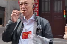 香港委员在长沙吃到儿时味道，眼角不禁泛起泪光