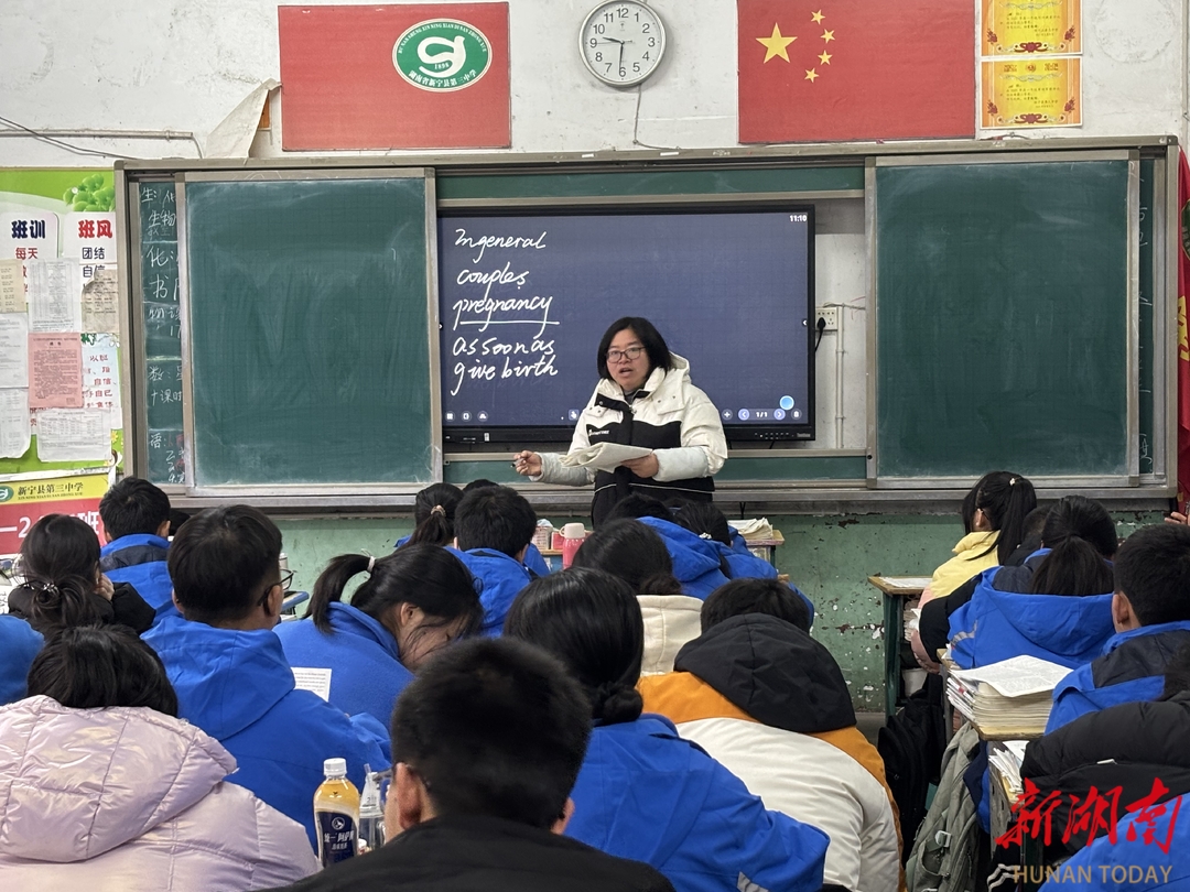 书香玫瑰 师德育人 尽显这位老师育人使命