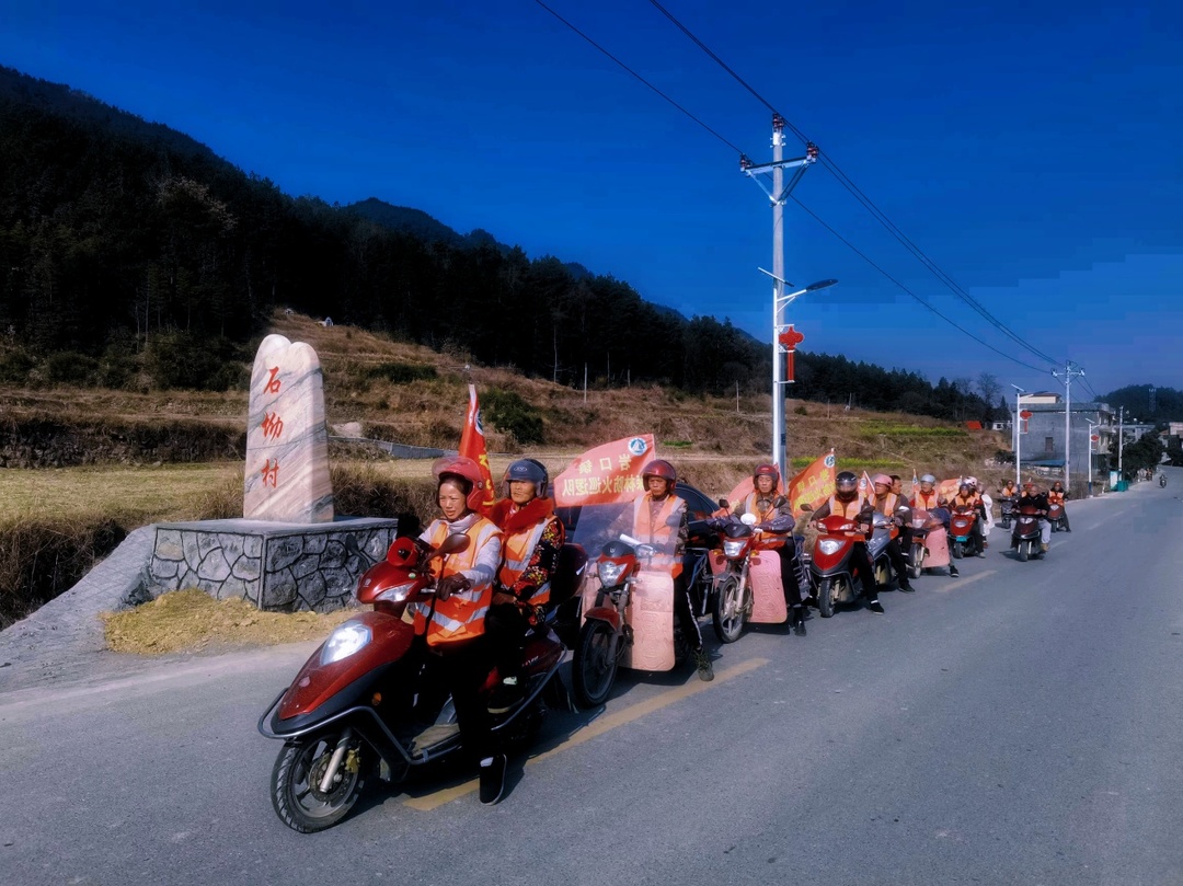 把“火魔”赶出年关隆回县全民森林防火