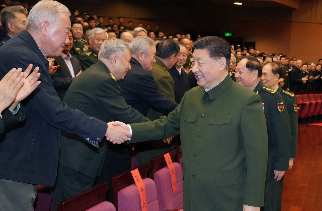 中央军委举行慰问驻京部队老干部迎新春文艺演出 习近平向全军老同志祝贺新春