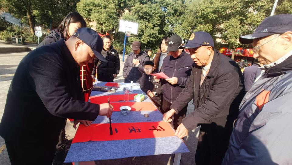 我爱湘潭我的家丨湘潭市人大常委会机关开展迎新春送祝福活动