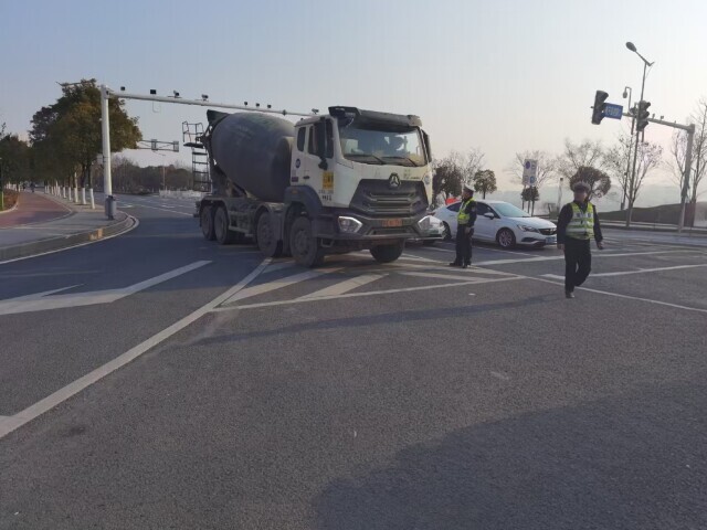 国省道货车流量大增，长沙交警启动重点管控勤务