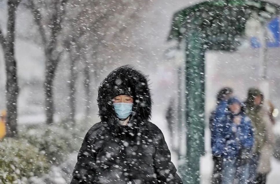 节前大寒潮将至！雨雪降温来袭，春运返乡需警惕