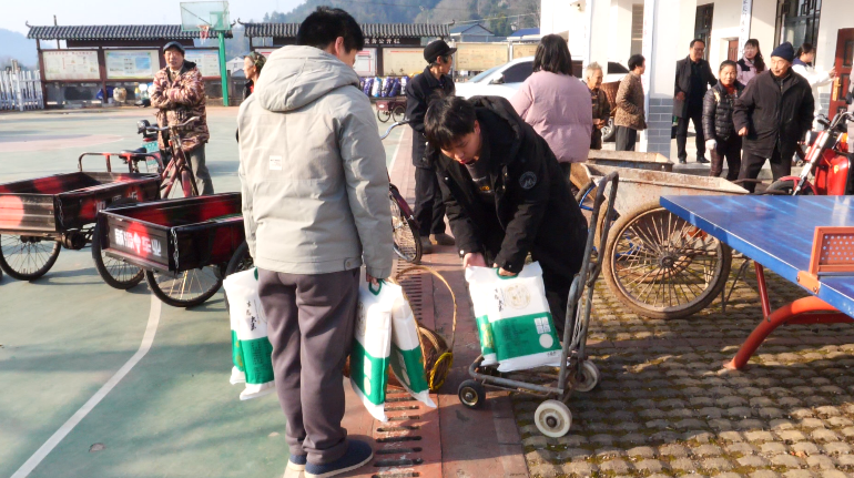 桑植县这个村又双叒发大米啦，这一举措已经坚持了5年！