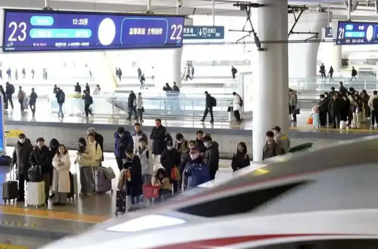 “装”成学生容易抢到火车票？客服回应：进站都进不去，抢到了也要退票重新买