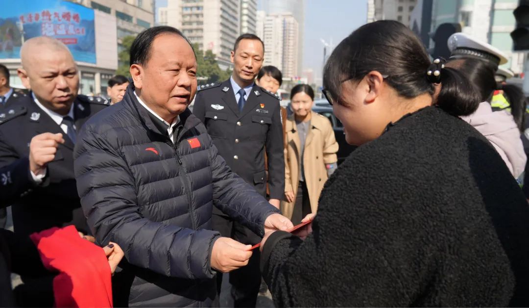 周农在长沙开展送温暖慰问活动 全力保安全保供应保畅通 让人民群众欢度平安祥和春节