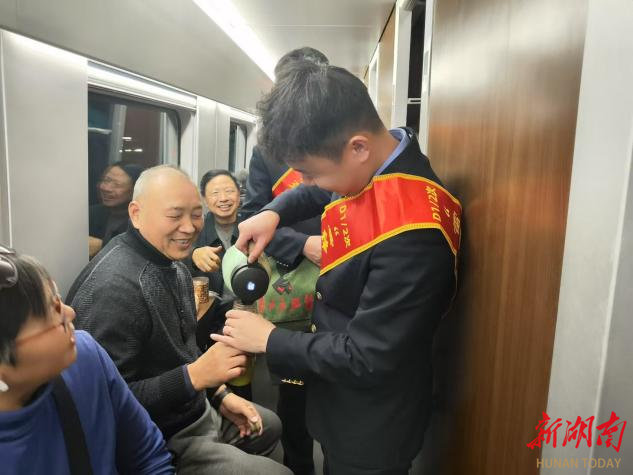 “雷锋号”温暖回家路