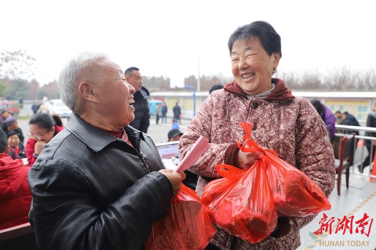 过年啦!发猪肉啦!大通湖区农乐垸村民喜提新春福利