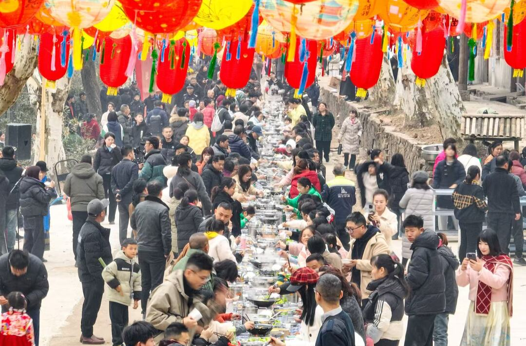 新春走基层|千人共享长龙宴，赴一场“非遗中国年”