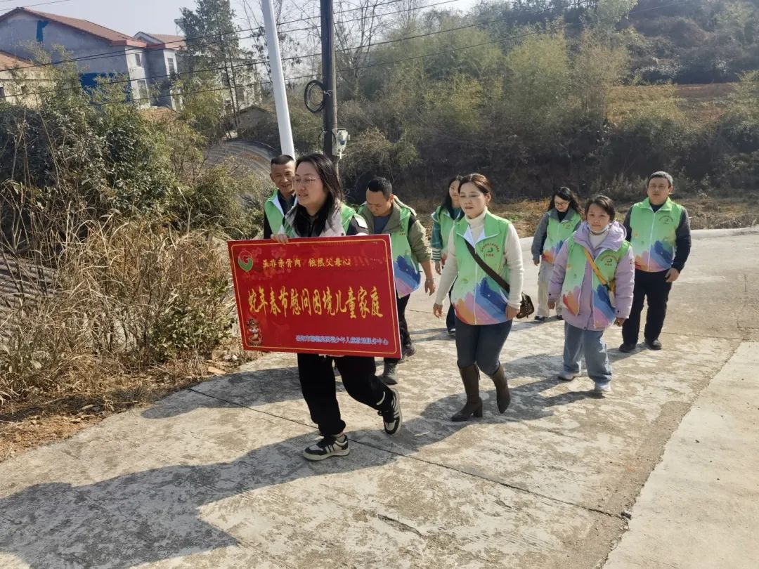 春节前夕，岳阳这群人穿梭于大街小巷，只为……