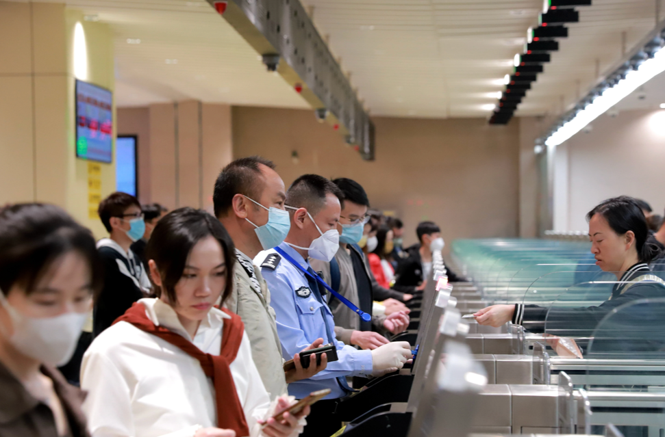 春节日均出入境人员将增长9.5% 除夕至初二迎出境高峰