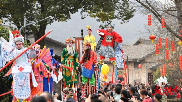 Taige Performances Staged in Yueyang