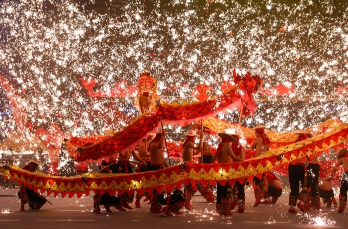 玩冰雪、访古迹、体验非遗年味……春节假期“返乡潮”带热“老家游”