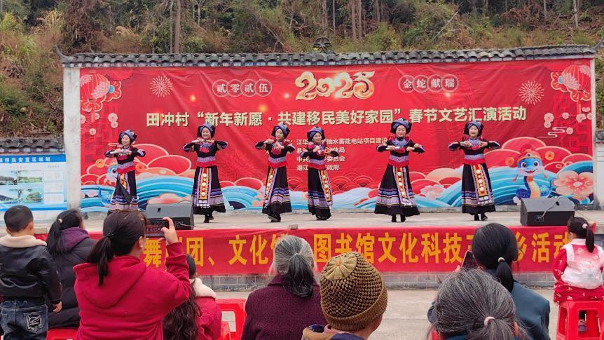  江华：“群众村晚”轮番登场 百姓乐享“文化大餐”