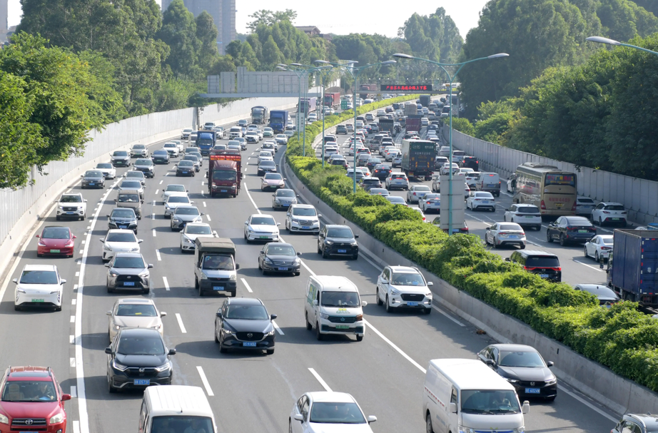 春节假期第三天全国道路交通平稳有序