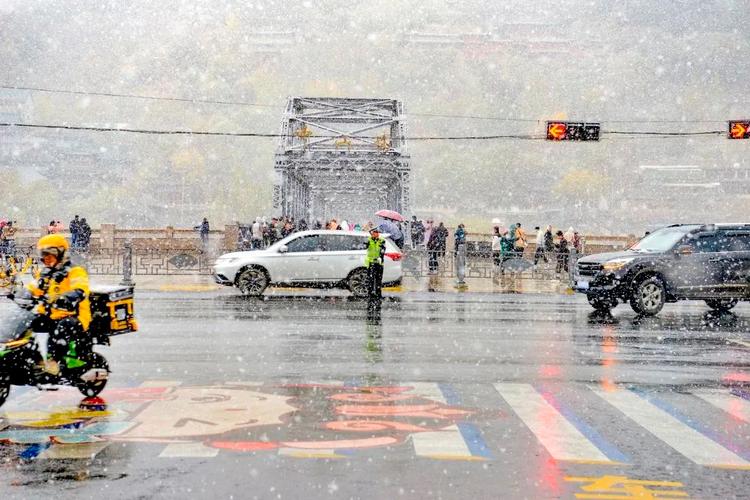 中东部大范围雨雪持续 明起冷空气来袭大部气温低迷