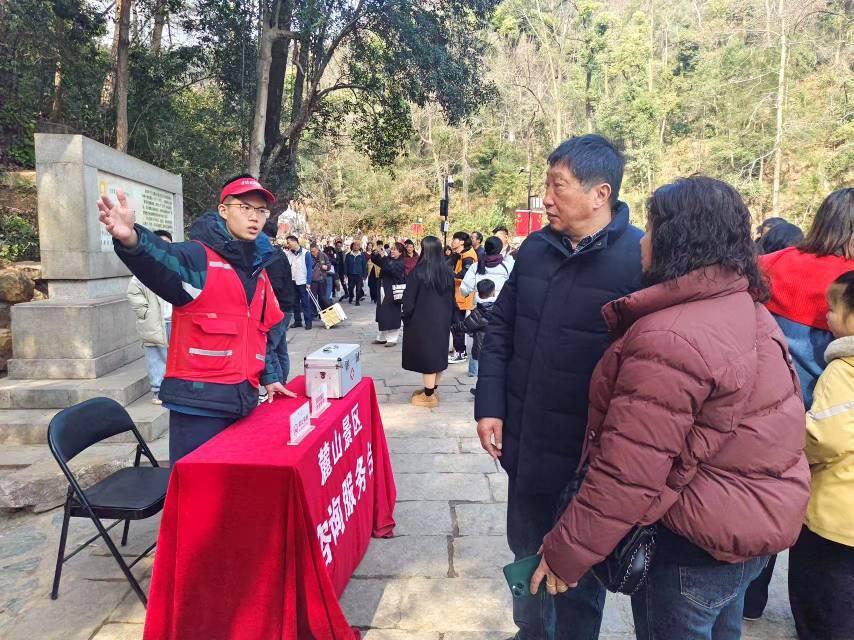 春节志愿服务“不打烊”，“麓山红”花式宠客