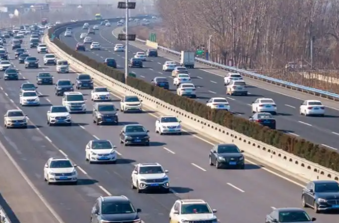 春节假期第七天全国道路交通总体平稳