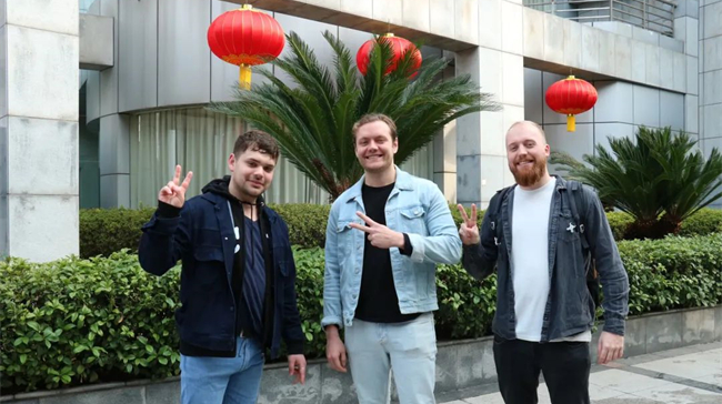 Foreigners Explore Chinese New Year in Zhangjiajie