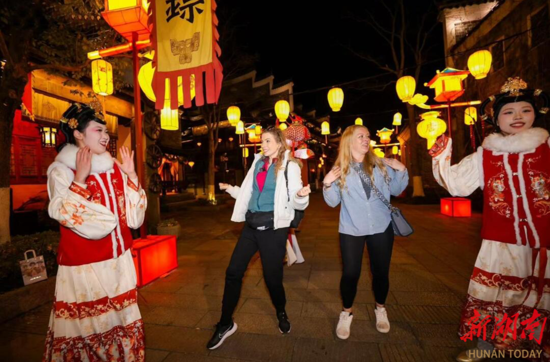 台湾同胞点赞铜官窑国风乐园！长沙非遗魅力吸引全球游客