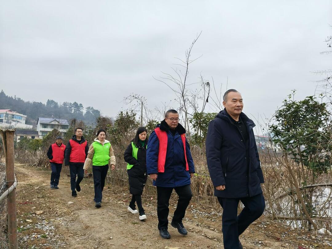 杏子铺镇：爱心老总捐款助学暖人心