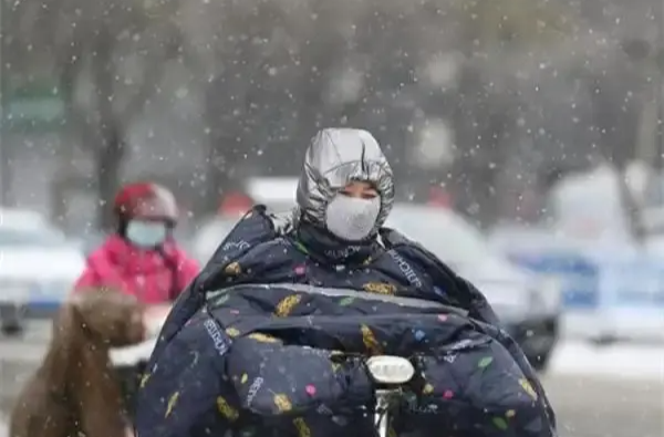 中东部今明天陆续迎寒潮降温最低点 东北等地仍有降雪